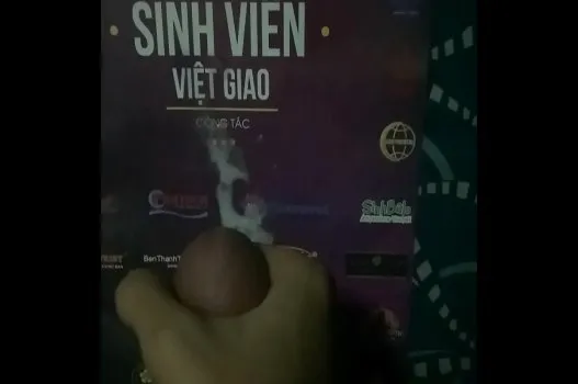 xuất tinh ra giấy bao phê